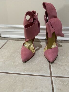 Aminah Abdul Jullil Women's Pink Suede Heels